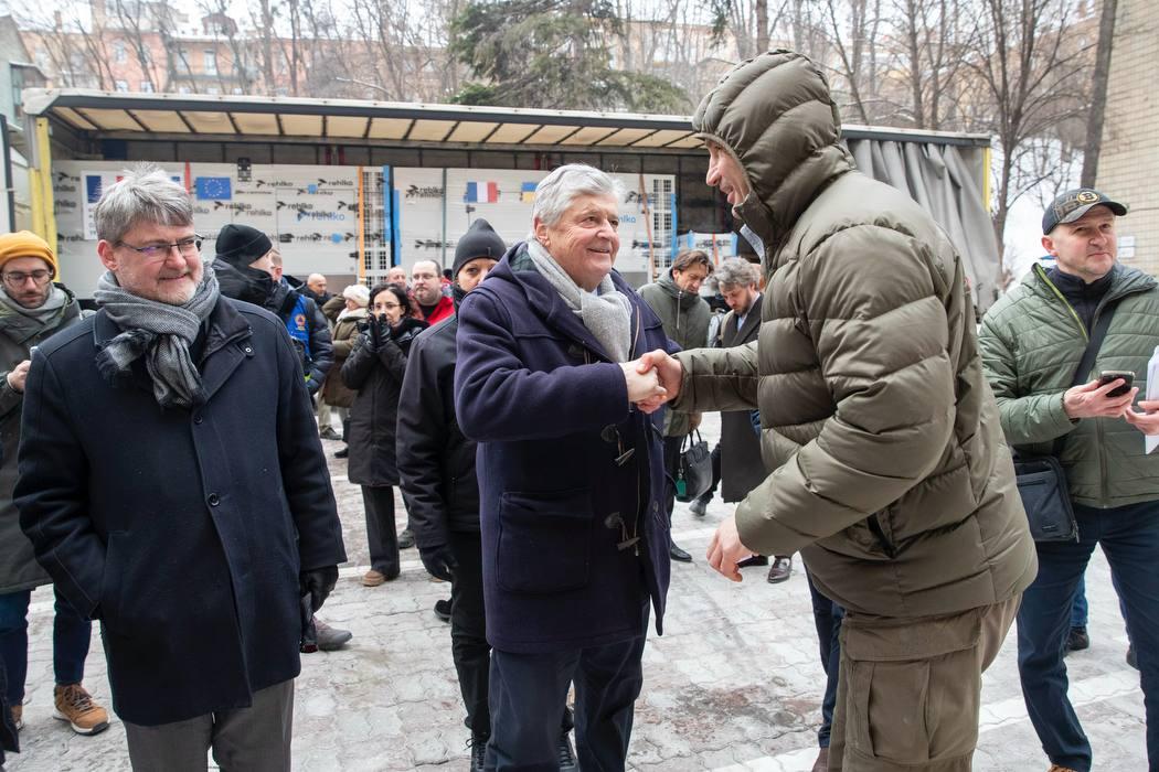 В Киев поступили генераторы от Франции. Фото: Telegram/Віталій Кличко