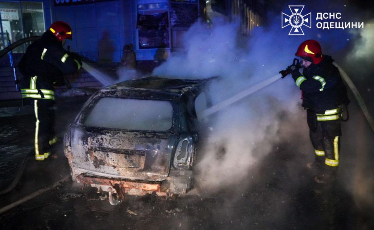 Росія вночі атакувала Одесу. Фото: ДСНС