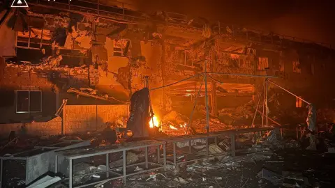 Последствия ночной атаки РФ. Фото: ГосЧС