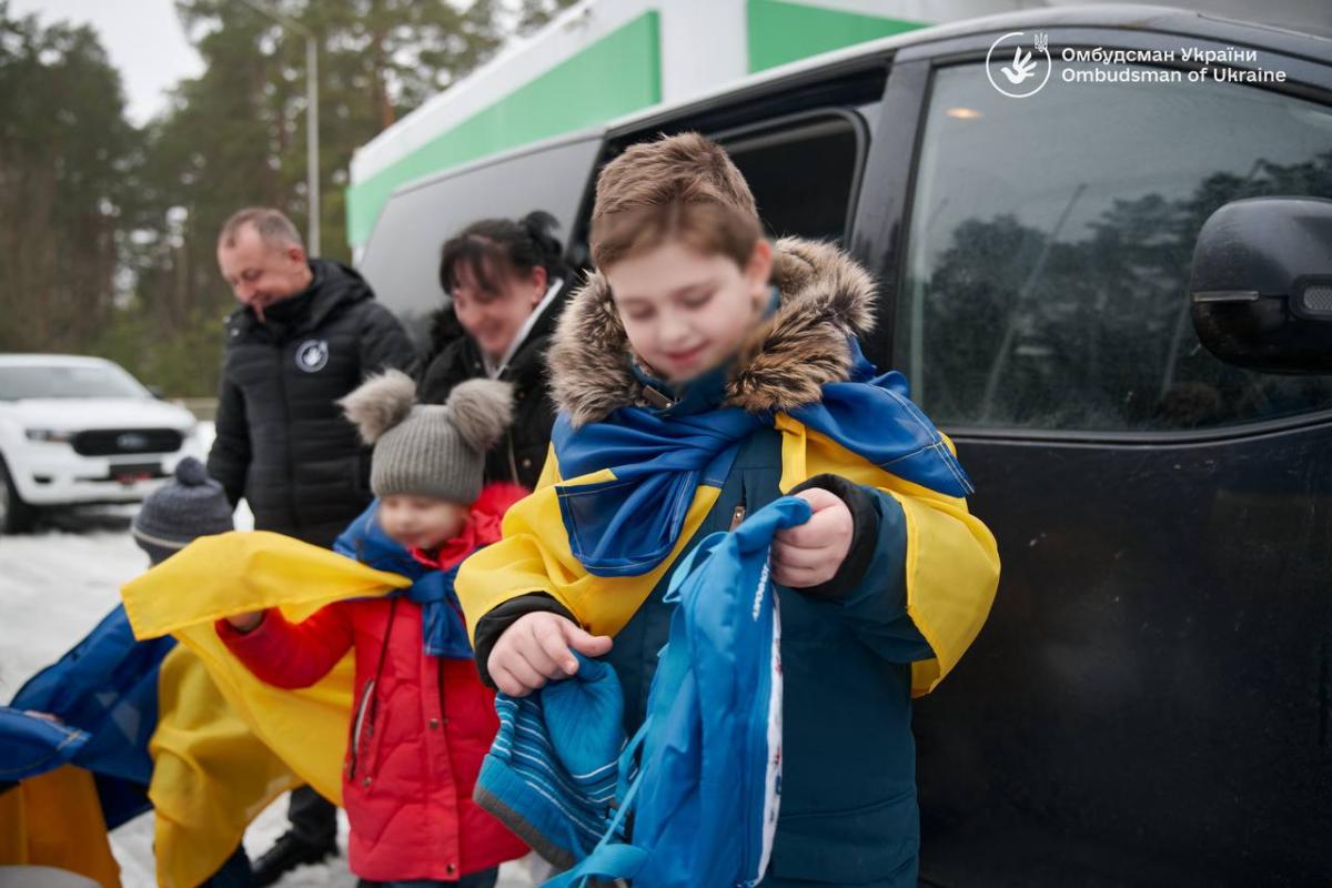 Повернення дітей. Фото: Дмитро Лубінець