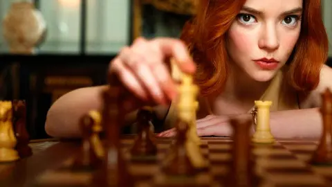 Аня Тейлор-Джой. Фото: кадр из сериала "Ход королевы"