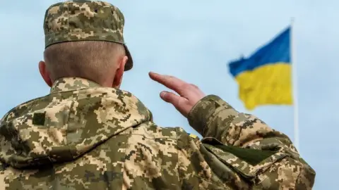 "Чесна мобілізація": в Україні створено рух проти "активістів" та "мажорів", заброньованих через різні схеми