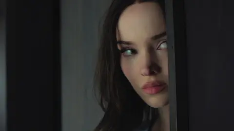 Дав Камерон. Кадр из сериала