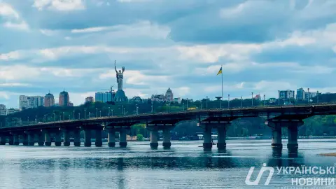 Мост имени Патона в Киеве. Фото: Денис Гороховский/УН