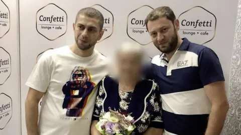 Брати Азізови. Скріншот фотографії у відеоматеріалі УП