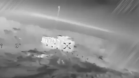 Российский комплекс ПВО "Панцирь-С1" за мгновение до удара украинского БПЛА. Фото: скриншот видео.