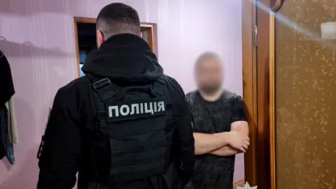 Полиция задержала 15 человек, который обвиняют в изготовлении детской порнографии. Фото: Национальная полиция Украины