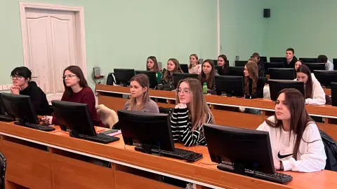 Студенты. Фото: Львовский торгово-экономический университет