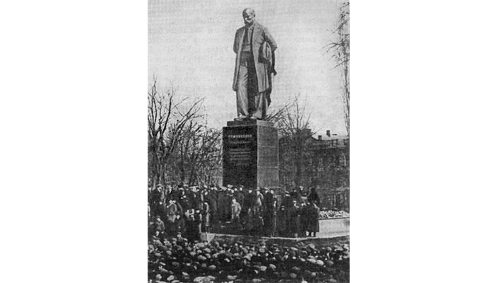 Відкриття пам'ятника Шевченку. Архівне фото: КПІ