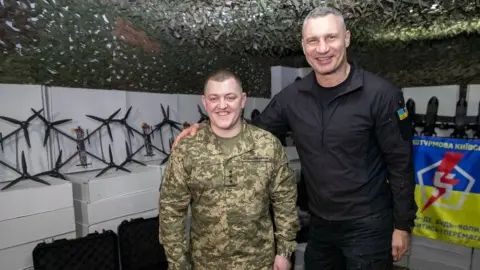 Громада столицы передала 5 штурмовой бригаде 1300 БпЛА, – Кличко