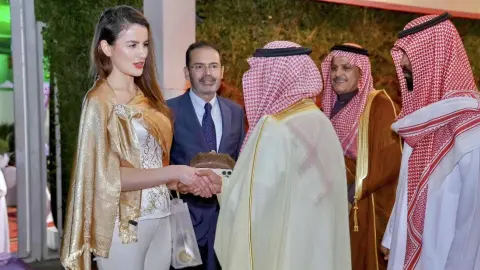 Посол Украины в Омане пришла в штанах на ифтар и нарвалась на критику. Фото: Facebook/Embassy of Ukraine in Oman Посольство Украины в Омане Посольство Украины в Омане