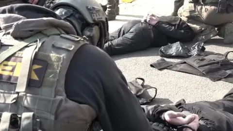 Захват украинцев в Венгрии. Фото: скриншот видео