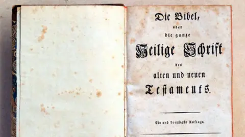 Die Bible oder di ganze Heilige Schrift des Alter und Neunen Testaments. Фото: abebooks