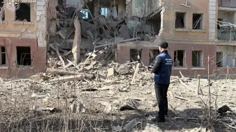 Разрушения от атаки РФ по Славянску 10 марта. Фото: Прокуратура Украины