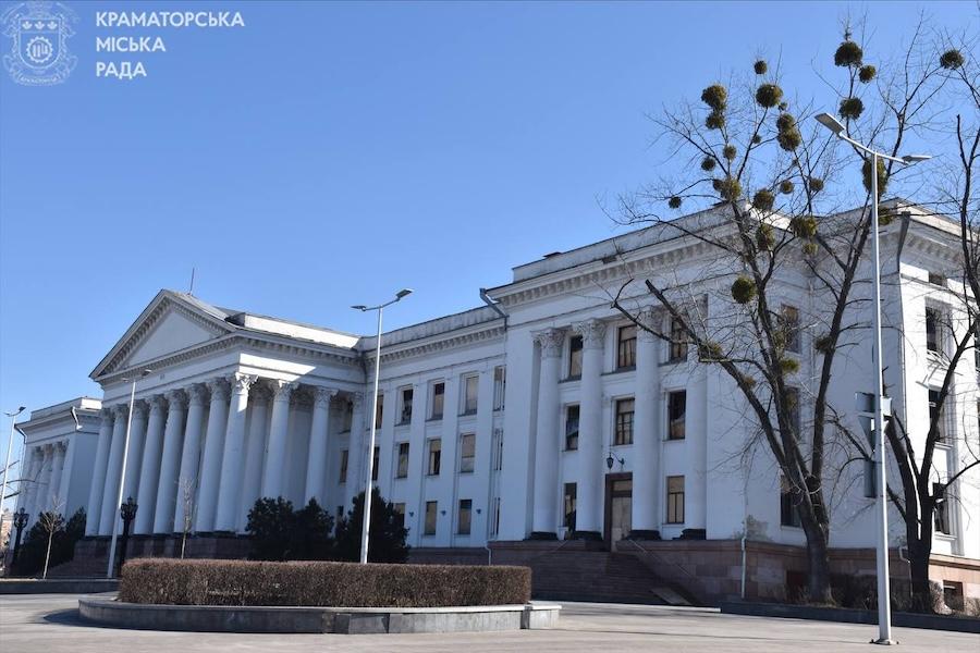 Последствия авиаудара по Краматорску. Фото: Краматорская МВА.