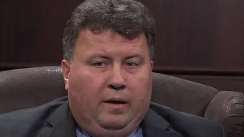 Ректора КНУ им. Шевченко Бугрова призвали не баллотироваться снова на пост руководителя университета из-за коррупционных скандалов. На него подают в суд