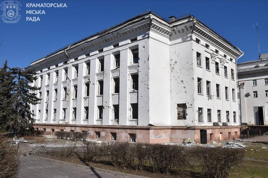 Последствия авиаудара по Краматорску. Фото: Краматорская МВА.