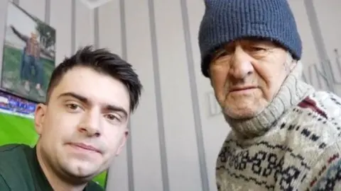 Дед Толя и внук Александр. Фото: instagram/did_tolya.vnuk