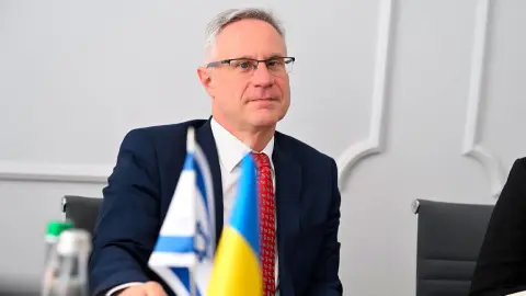 Посол Израиля в Украине Михаэль Бродский. Фото: Черновицкая ОГА