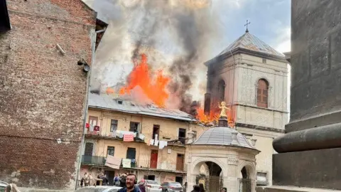 Пожар во Львове в результате атаки Шахедов. Фото: