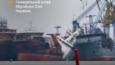 СОУ поразили российский боевой ледокол. Фото: Генштаб