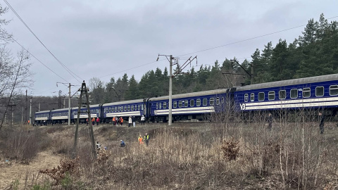 Зупинка потяга через ракетну атаку. Фото: Микола Ящук/Українські Новини