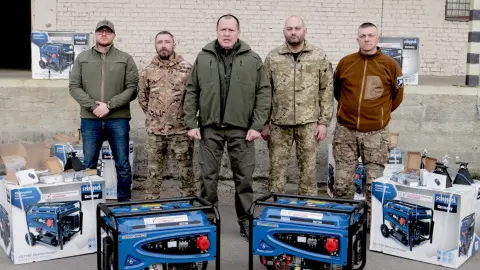 Палатный: "Украинская команда" передала бойцам 413 полка "Рейд" СБС генераторы и комплектующие для дронов
