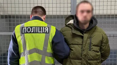 Чоловік, який пограбував жінку на побаченні. Фото: Нацполіція