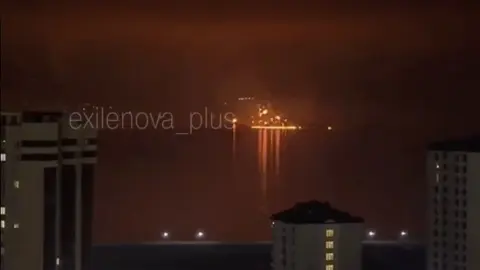 Пожар в Новороссийске во время атаки БПЛА. Фото: t.me/exilenova_plus.