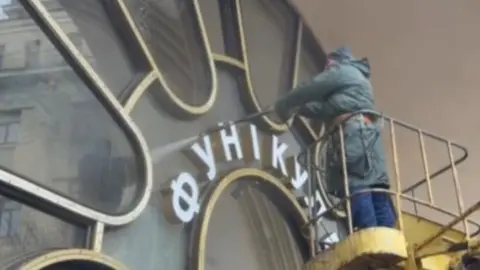 Прибирання фунікулеру. Фото: скріншот відео