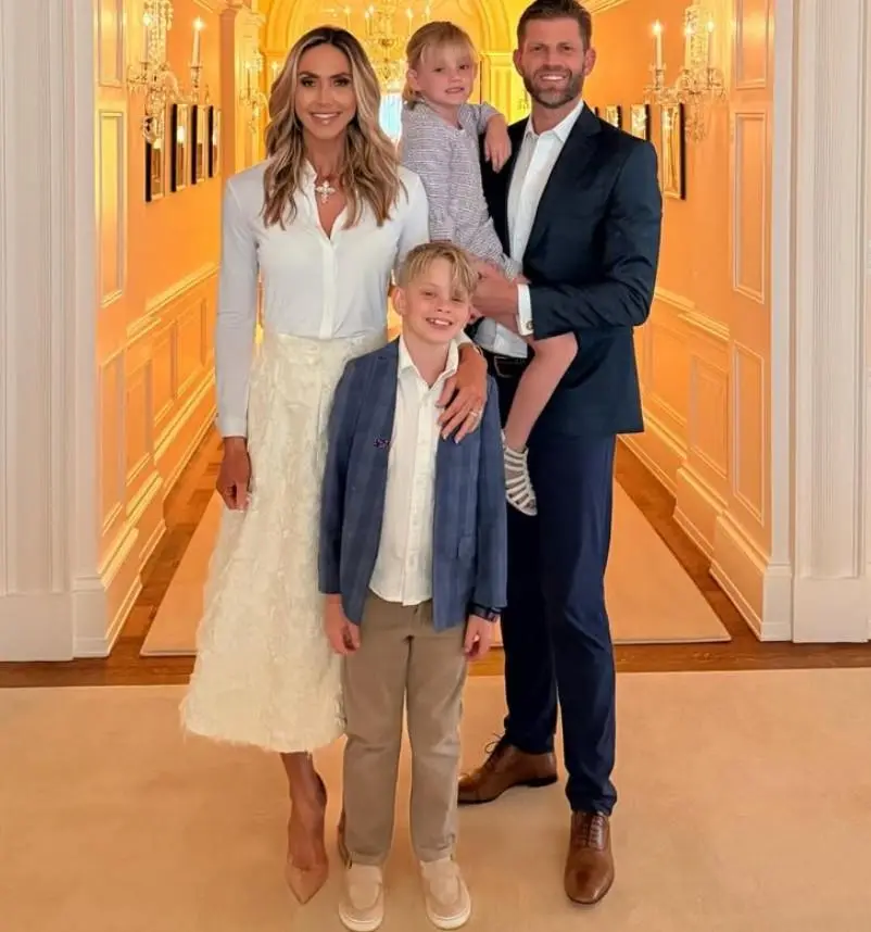 Лара та Ерік Трамп з дітьми. Фото: instagram/laraleatrump