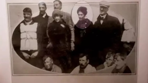 Лора Мебель Франкателли на общем снимке. Фото: Аукционный дом Henry Aldridge and Son
