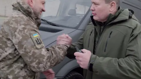 "Украинская команда" передала машину скорой помощи батальону беспилотных систем 91 бригады