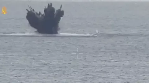 Знищення морського дрона росіян. Фото: скріншот відео.