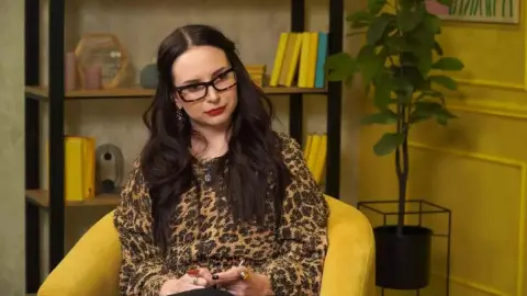 Эмма Антонюк. Скриншот: YouTube/Это Никто Не Будет Смотреть