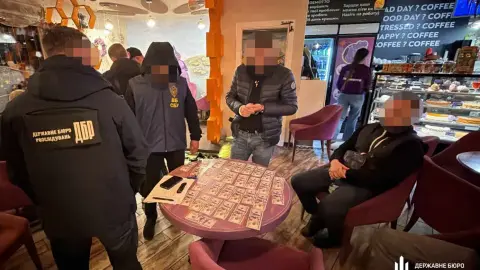 Затримання зловмисників. Фото: ДБР