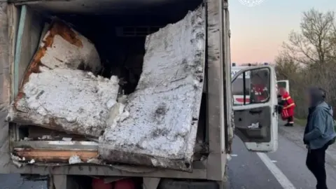 Поврежденный фургон. Фото: Прокуратура Украины