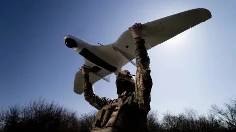 Украинский военный с БПЛА. Фото: 21-я ОМБр ВСУ.
