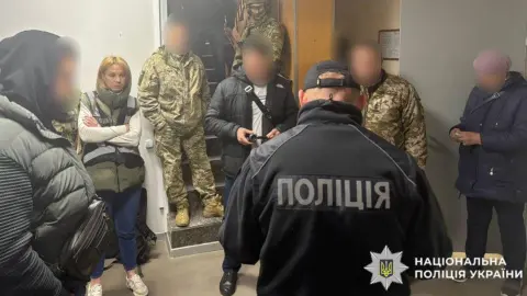 Задержание подозреваемых. Фото: национальная полиция