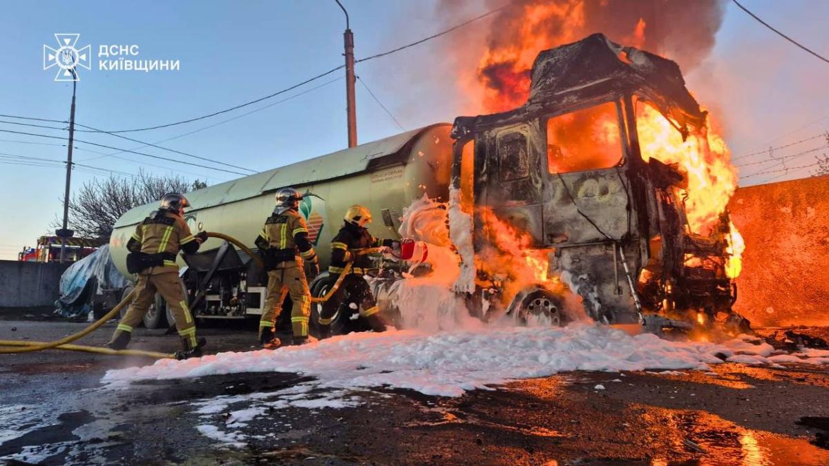 Rescuers are eliminating the consequences of the russian attack. Photo: State Emergency Service