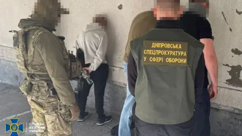 Задержание сотрудника ТЦК в Днепре во время получения неправомерной выгоды, 6 мая.