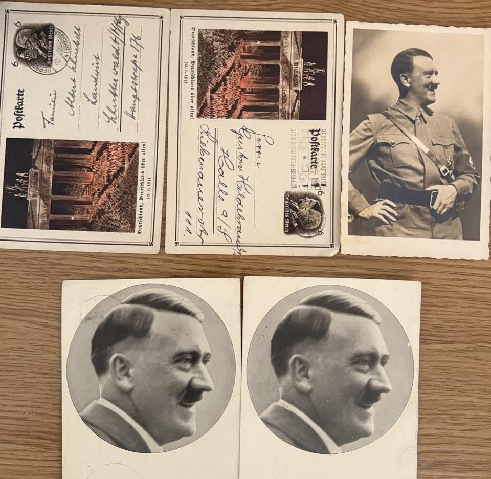 Киянка хотіла вивезти до Німеччини листівки 1930-х років із Гітлером. Фото: Facebook/Закарпатська митниця