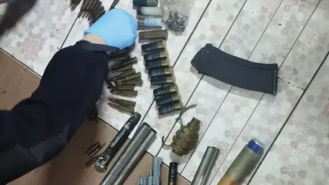 Оружие, которое нашли после взрыва на Черниговщине. Фото: полиция Черниговской области