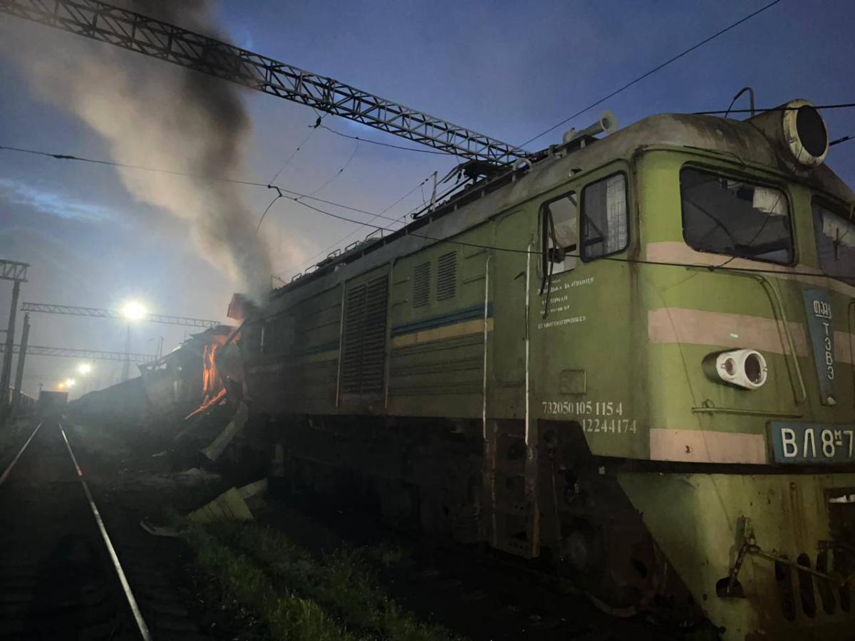 Наслідки атаки РФ. Фото: ДСНС