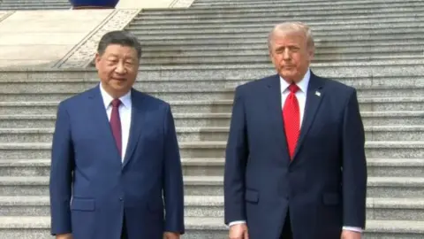 Си Цзиньпин и Дональд Трамп (скриншот из видео)