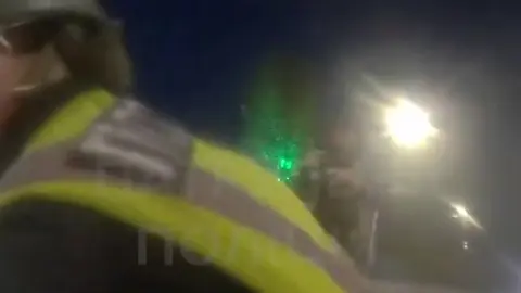Патрульные на месте ударов РФ по Киеву. Фото: скриншот видео