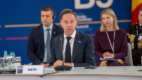 Марк Рютте встретится с ведущими производителями вооружения. Фото: NATO.