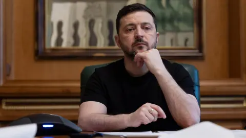 Зеленский пообещал помочь Румынии с усилением ПВО после падения дрона