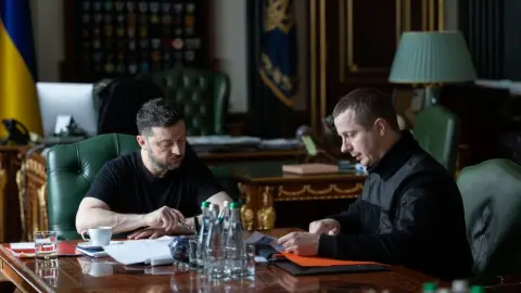 Володимир Зеленський та Олег Луговський. Фото: Telegram Zelenskiy / Official