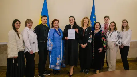 Украина просит ЮНЕСКО внести вышиванку в культурное наследие человечества. Фото: facebook Tetyana Berezhna